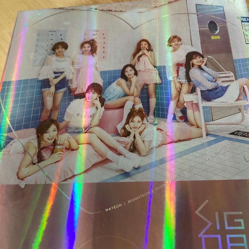 Signal by Twice Korea - Picture 1 of 6